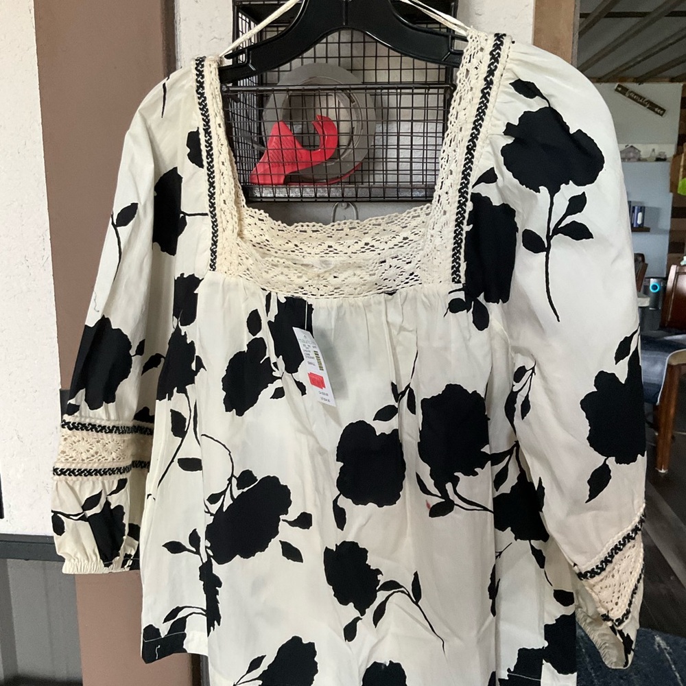 Maurices Black & Cream Floral Square-Neck Tunic